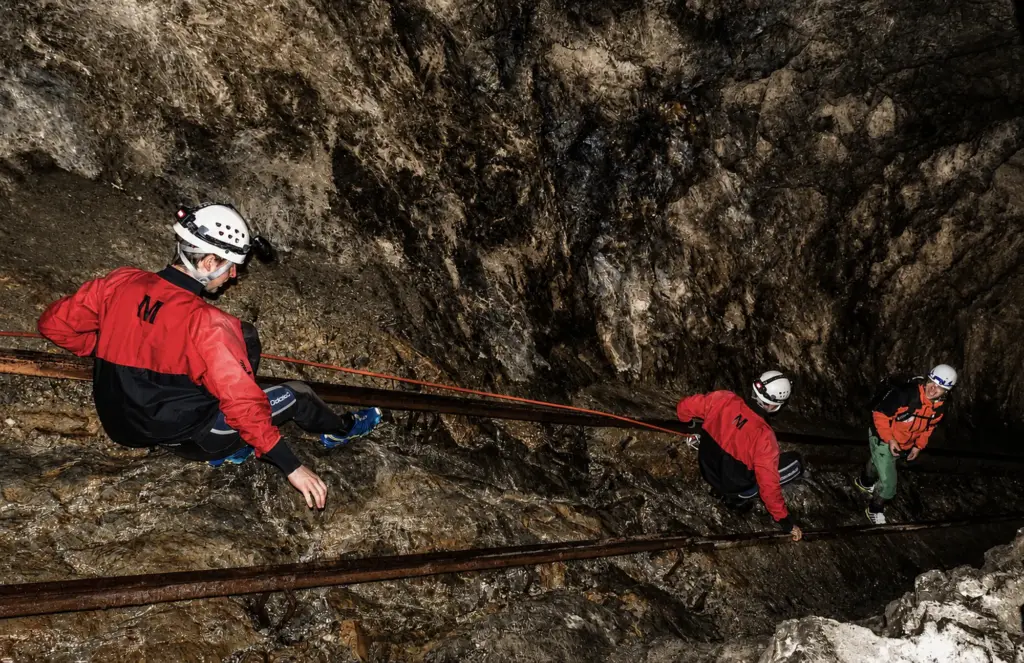Höhlentour im Querstollen