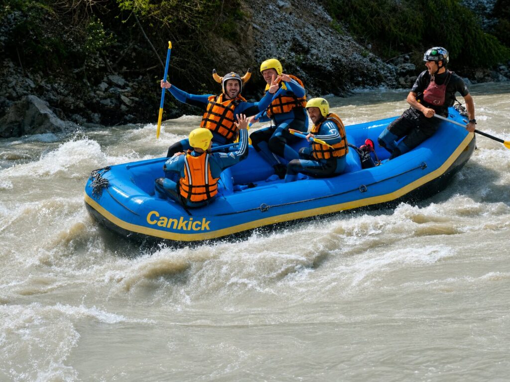 Rafting Gruppe freut sich