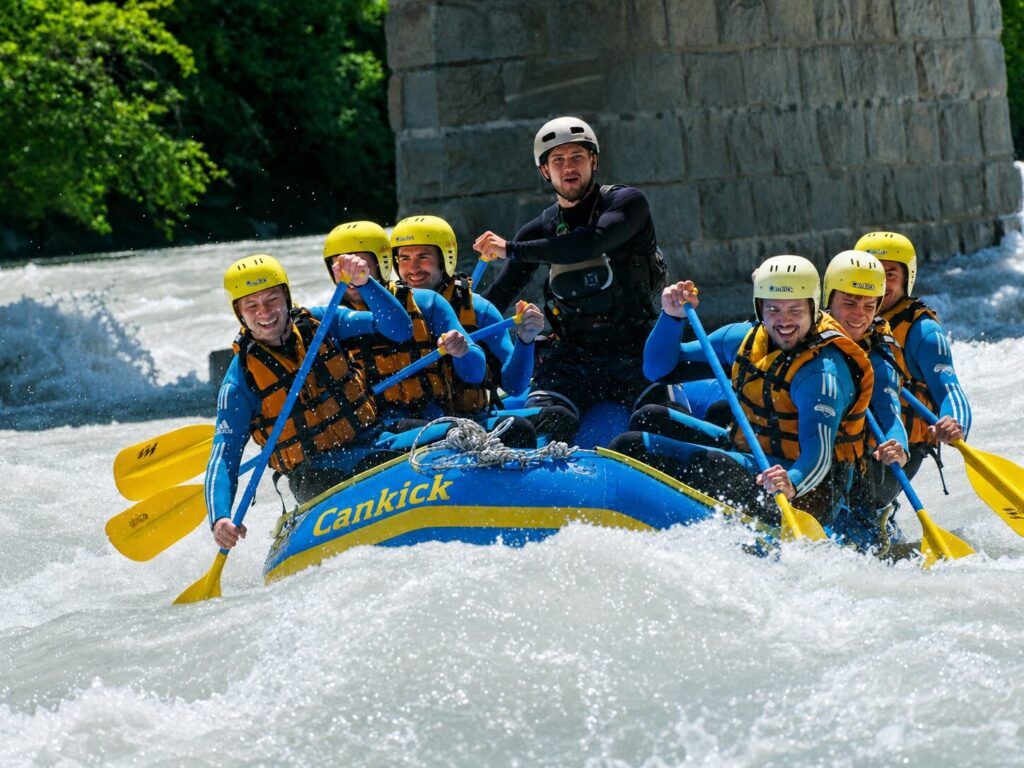Gruppe beim Rafting